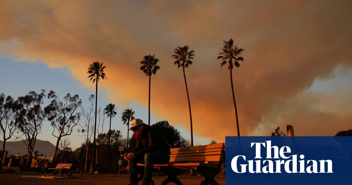 California fires: 11 killed and 10,000 buildings destroyed as blazes proceed | California wildfires