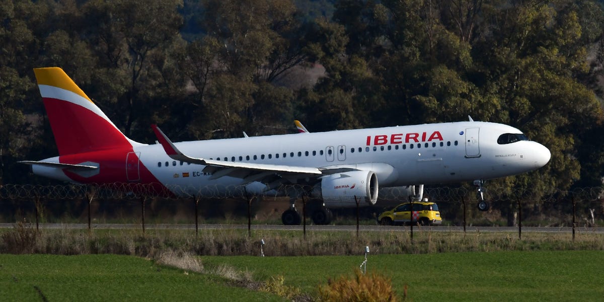 Passenger Hits Flight Attendant, Opens Emergency Exit, Jumps Out