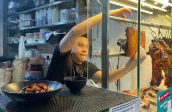 He Received a Lottery, Give up His Insurance coverage Job and Opened a Roast Pork Stall