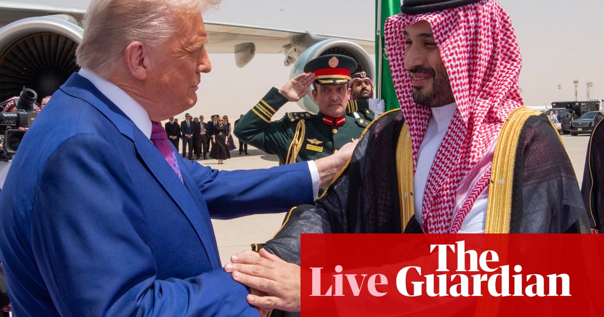 Donald Trump lands in Saudi Arabia as Gulf go to to hunt financial offers begins – US politics stay | Donald Trump Donald Trump lands in Saudi Arabia as Gulf go to to hunt financial offers begins – US politics stay | Donald Trump