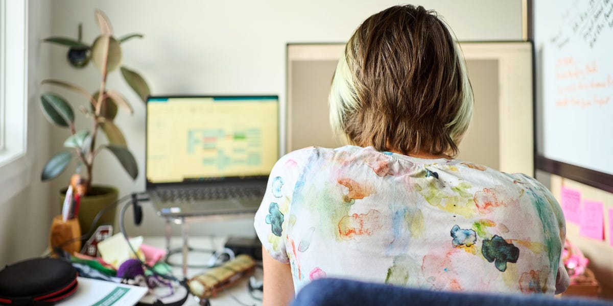 Meet Individuals Retiring Early by Secretly Working A number of Distant Jobs Meet Individuals Retiring Early by Secretly Working A number of Distant Jobs