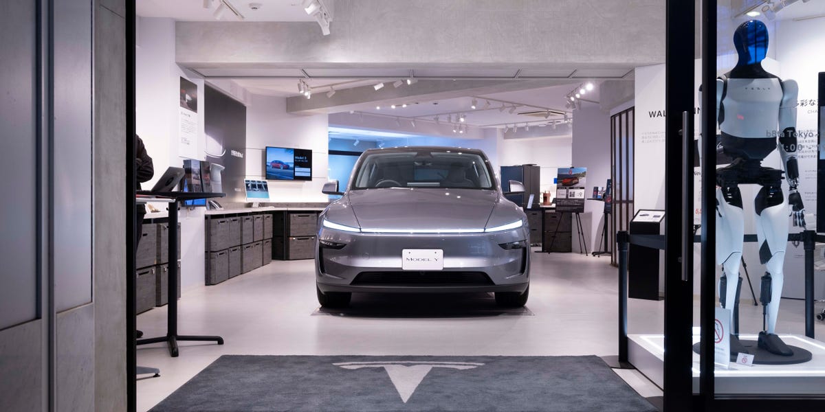 Tesla’s Robotaxi Debut Will Have a Lot of Teleoperators, Analyst Says Tesla’s Robotaxi Debut Will Have a Lot of Teleoperators, Analyst Says