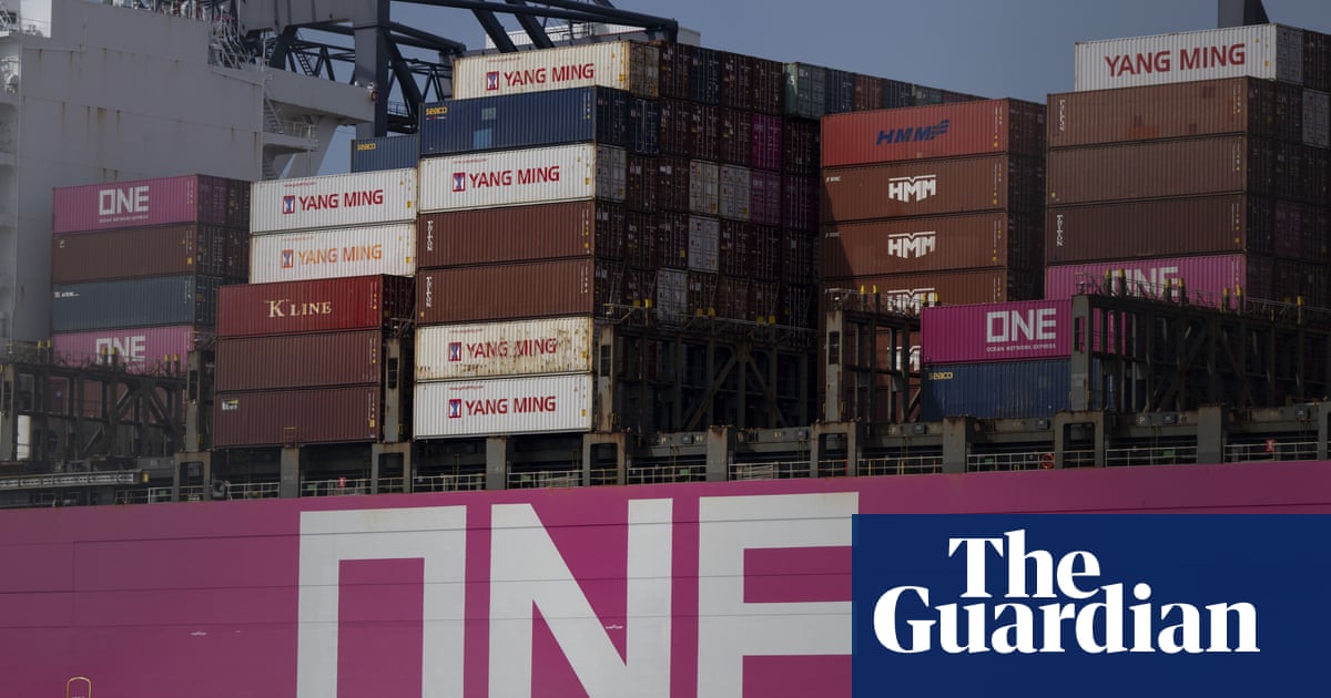 Why is Trump ending the ‘de minimis’ tariff loophole on low-value imports? | Trump tariffs Why is Trump ending the ‘de minimis’ tariff loophole on low-value imports? | Trump tariffs